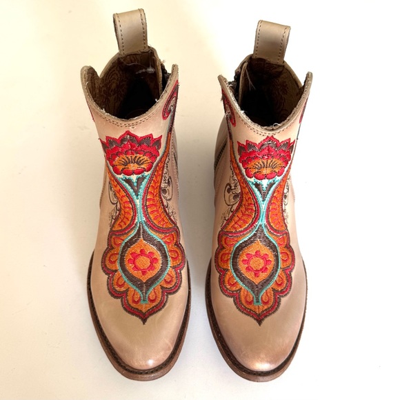 Corral Natural Tan Floral Embroidered Leather Ankle Boots Western Cowboy 6.5 - Picture 2 of 15